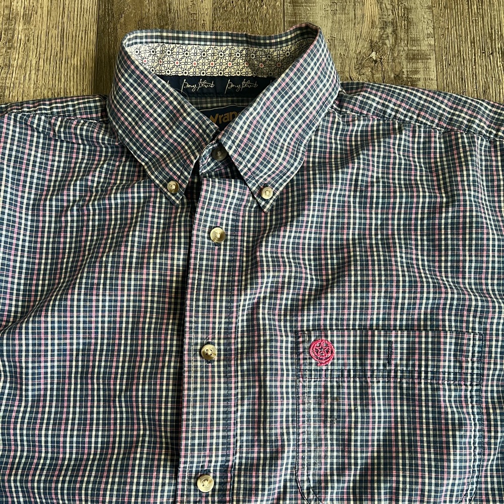 Super Cute  Wrangler George Straight Collection Button Down Shirt